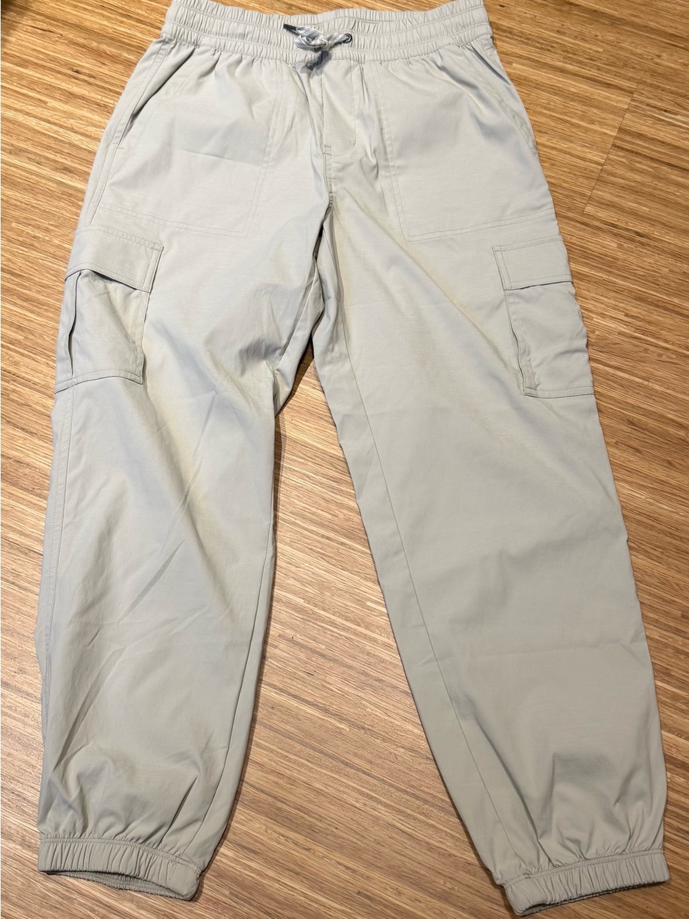 NWOT Vuori Beige Cargo Jogger Pants